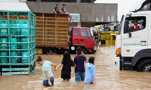 Inundaciones y aludes de tierra dejan 85 fallecidos en Indonesia