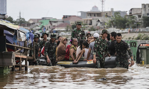 Ascienden a 60 la cifra de fallecidos en Indonesia por las inundaciones