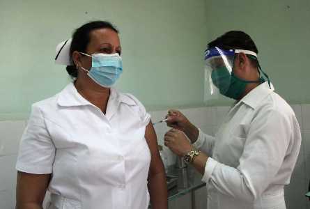 Comienzan administrar dosis refuerzo antiCovid-19 en capital de Cuba