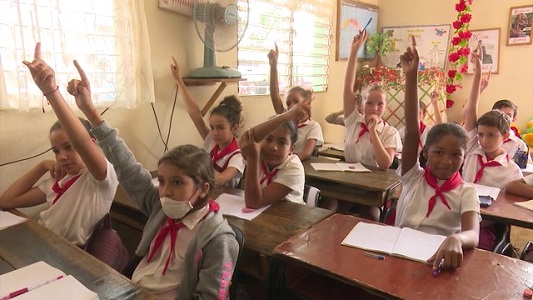 Cuba celebra Día del educador y recuerda proeza cultural