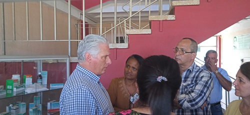 Presidente cubano realiza visita a centros productivos de Bauta en Artemisa