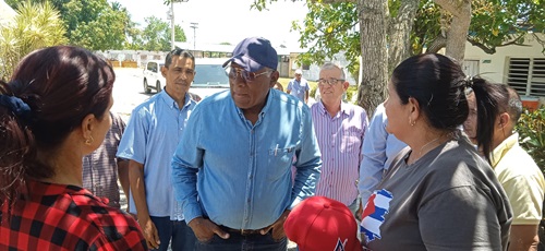 Vicepresidente cubano Salvador Valdés Mesa chequea programa arrocero en Artemisa +(Fotos y video)