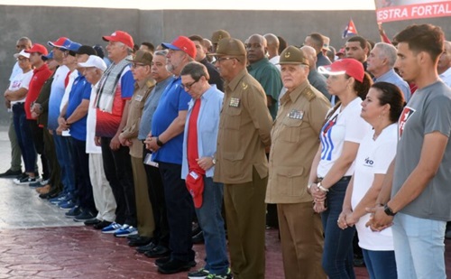 Presiden Raúl Castro y Díaz-Canel concentración por 1 de mayo en Cuba
