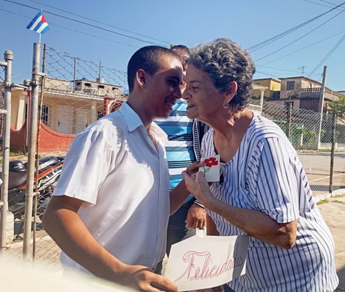 Estudiantes artemiseños rinden homenaje a madres cubanas y palestinas  