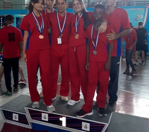 En San Cristóbal, siempre nuevos desafíos para el bádminton