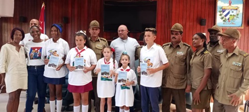 Premian a ganadores del concurso Amigos de las FAR +(Fotos)