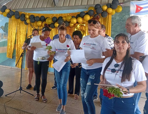 Conmemoran 25 años del programa de los trabajadores sociales