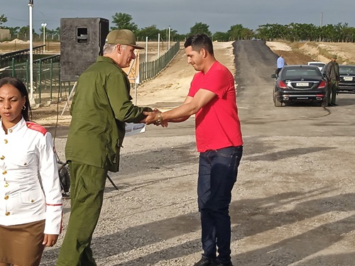 Díaz-Canel asiste a inauguración de parque fotovoltaico en Artemisa