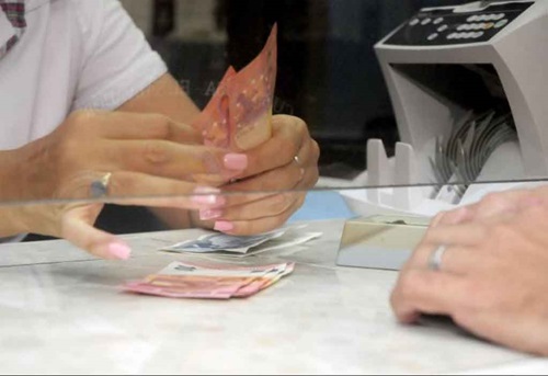 Resaltan en Cuba nuevo Decreto sobre transacciones en divisas