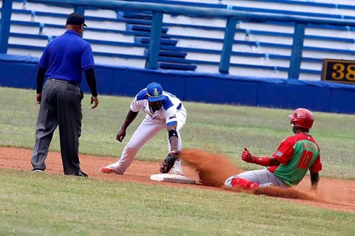 Arde la serie beisbolera cubana en la antesala de la postemporada