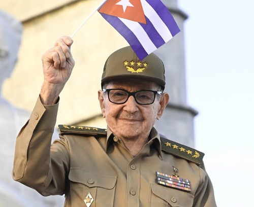 Raúl Castro felicita al Ejército Central de Cuba en su aniversario
