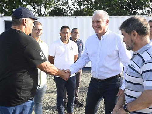 Presidente de Cuba continúa recorridos por municipios del país