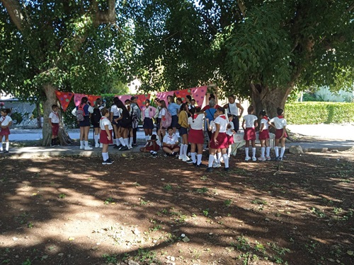 Tejiendo solidaridad y amor Tejiendo solidaridad y amor